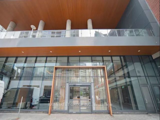 901 - 17 Bathurst St