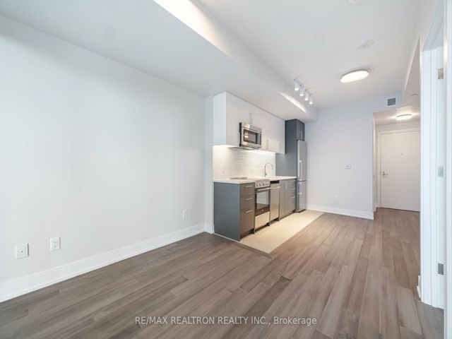 405 - 2525 Bathurst St