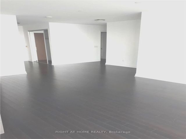 7405 - 388 Yonge St