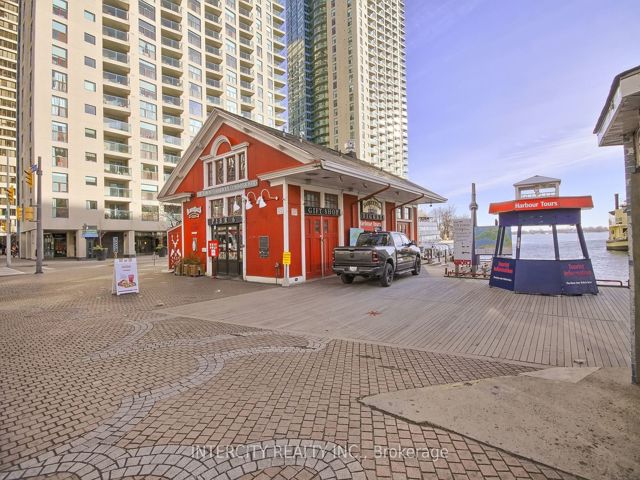 402 - 77 Harbour Sq