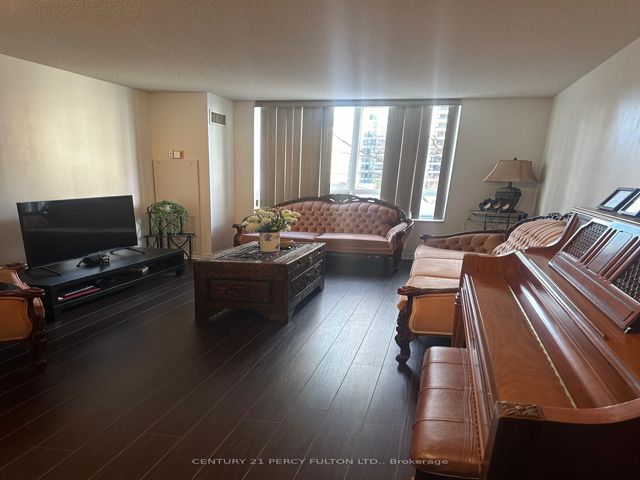 708 - 18 Sommerset Way