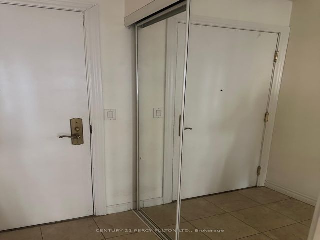 708 - 18 Sommerset Way