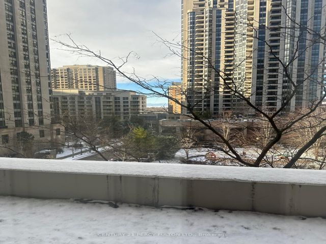 708 - 18 Sommerset Way