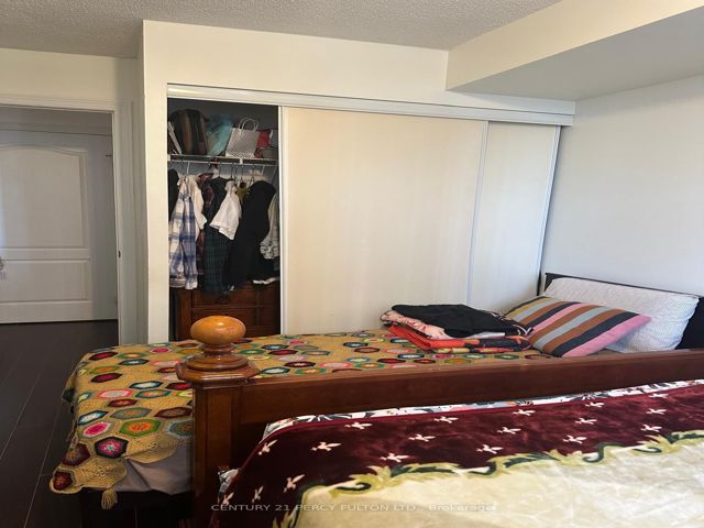 708 - 18 Sommerset Way