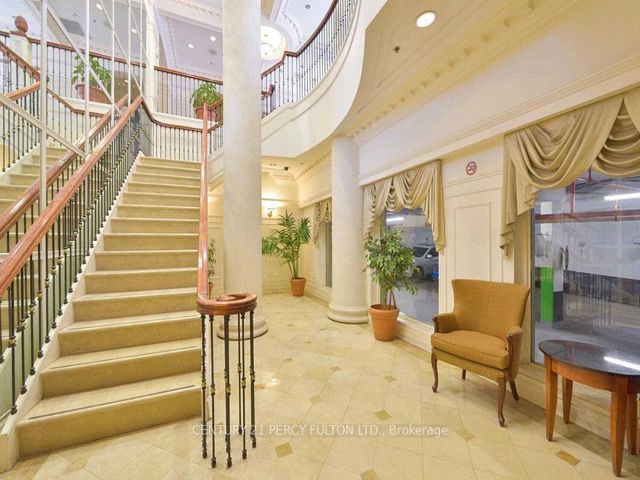 708 - 18 Sommerset Way