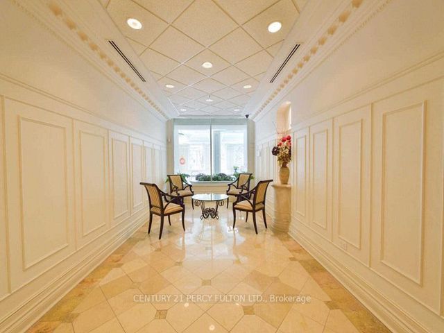 708 - 18 Sommerset Way