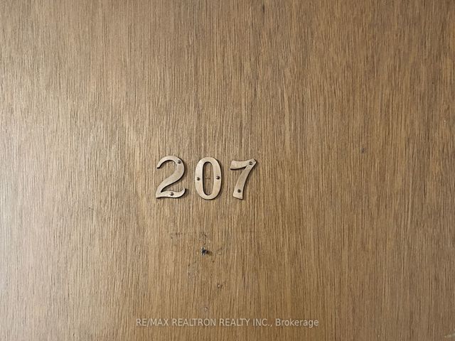 207 - 160 The Donway  W