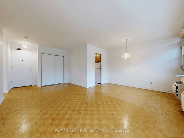 207 - 160 The Donway  W