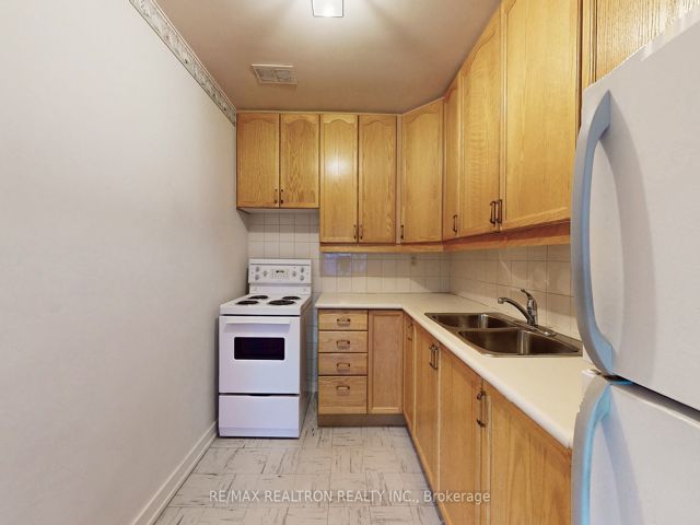 207 - 160 The Donway  W
