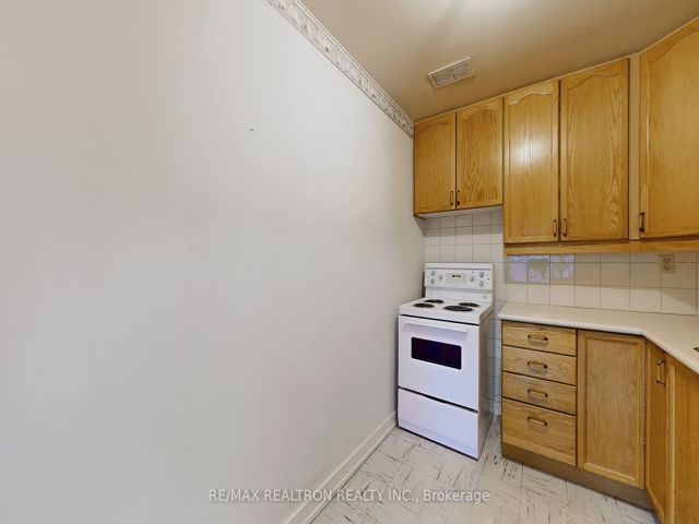 207 - 160 The Donway  W