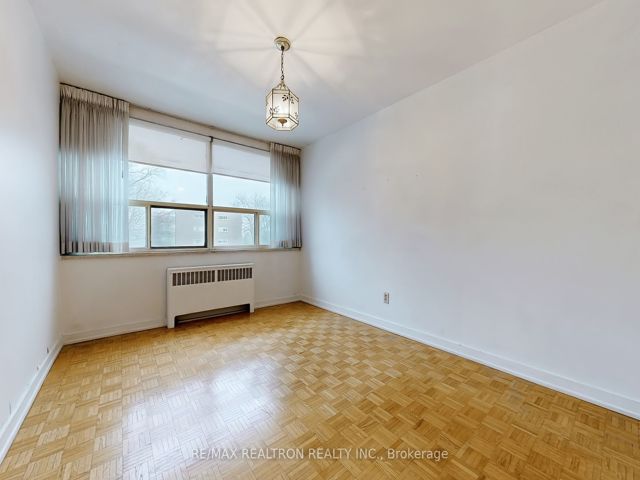207 - 160 The Donway  W