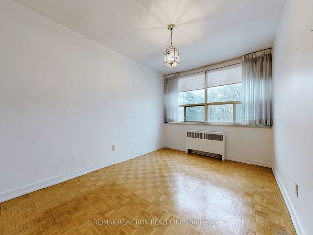 207 - 160 The Donway  W