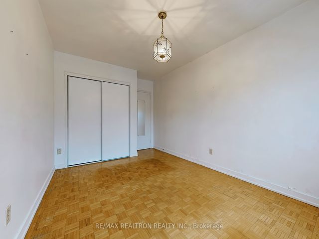 207 - 160 The Donway  W
