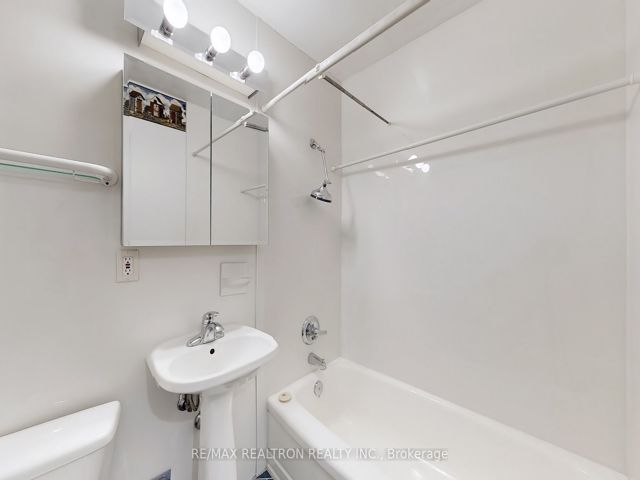 207 - 160 The Donway  W