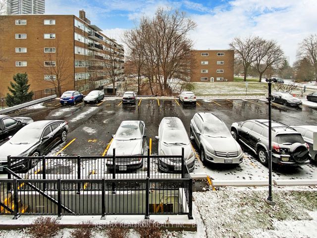 207 - 160 The Donway  W