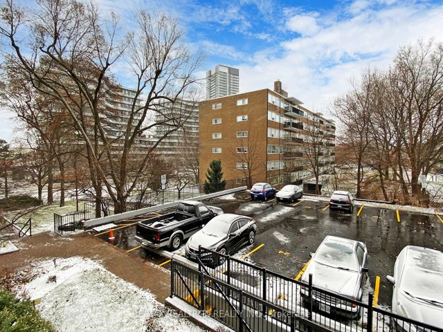 207 - 160 The Donway  W
