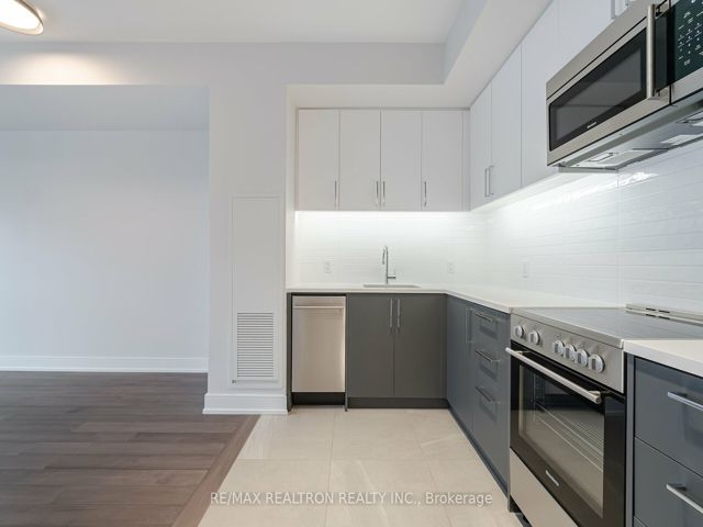 1006 - 2525 Bathurst St