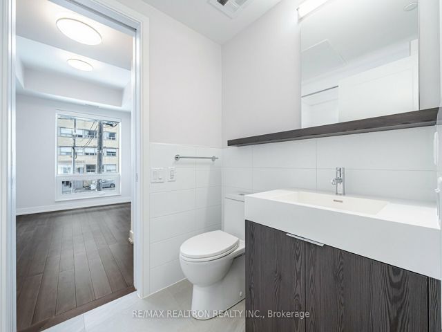 204 - 2525 Bathurst St