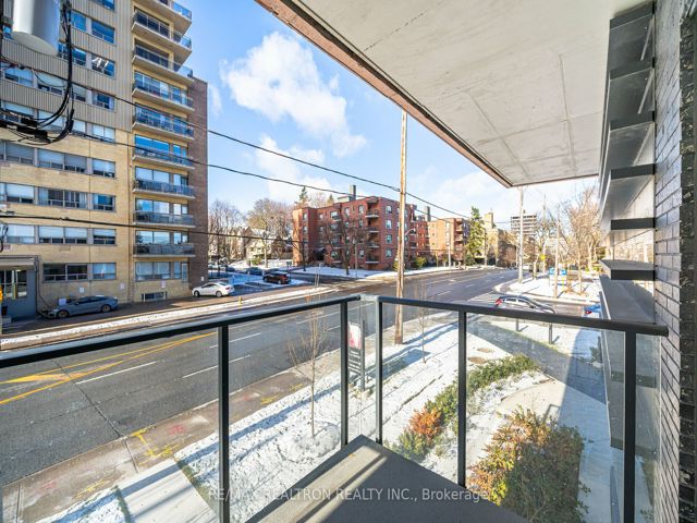 204 - 2525 Bathurst St