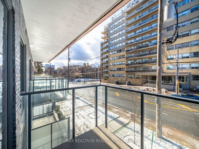 204 - 2525 Bathurst St