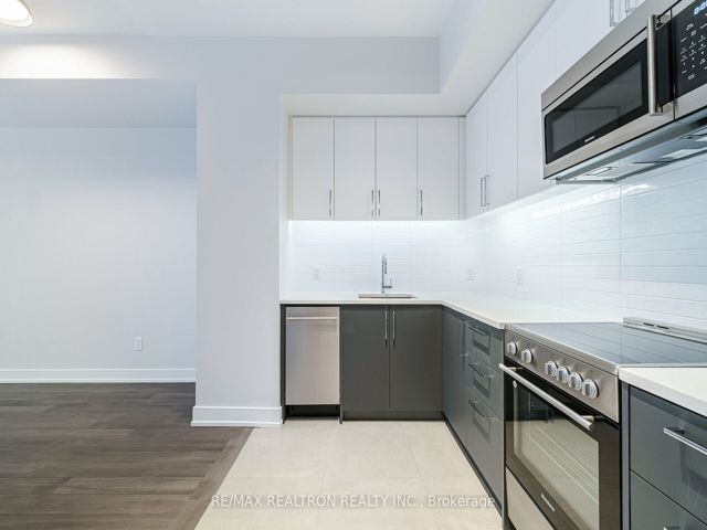 204 - 2525 Bathurst St