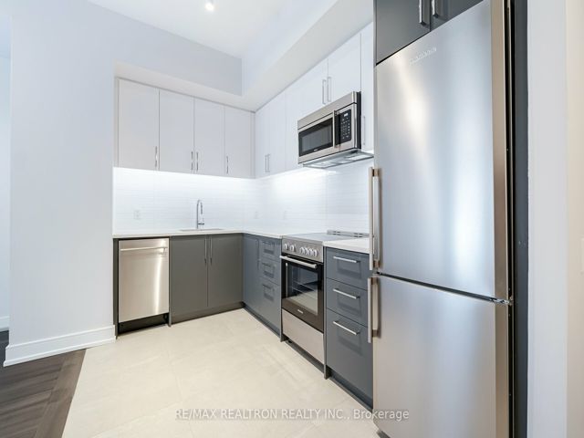 204 - 2525 Bathurst St