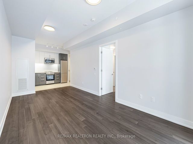 204 - 2525 Bathurst St