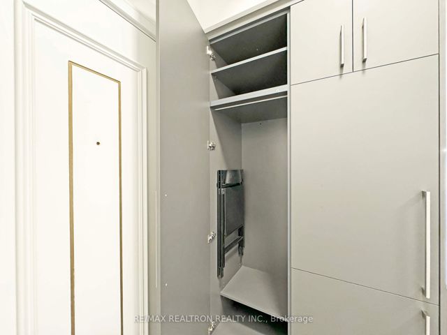 103 - 2 Clarendon Ave