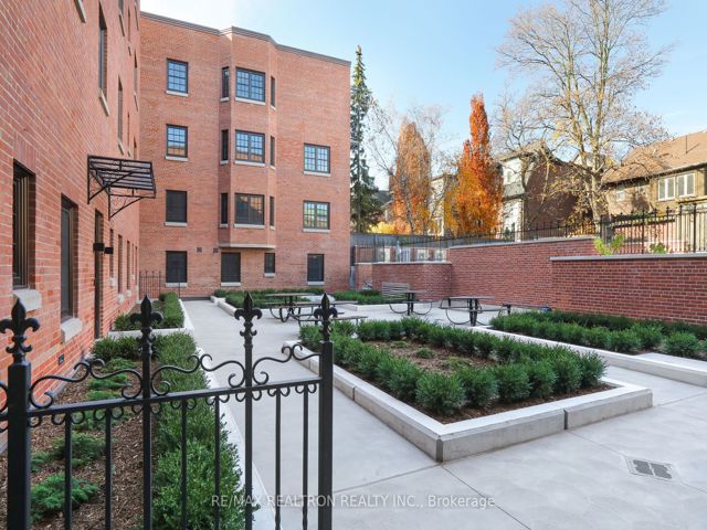 103 - 2 Clarendon Ave