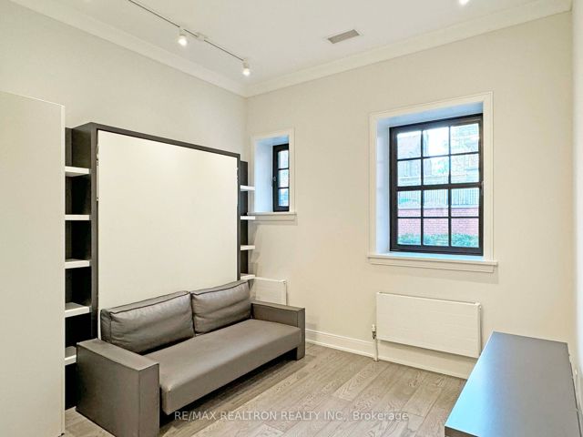 103 - 2 Clarendon Ave