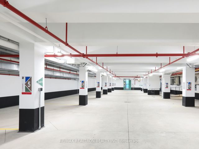 103 - 2 Clarendon Ave