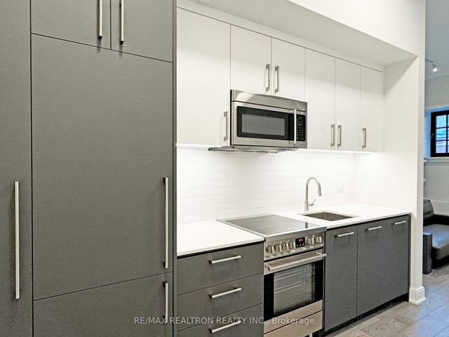 103 - 2 Clarendon Ave