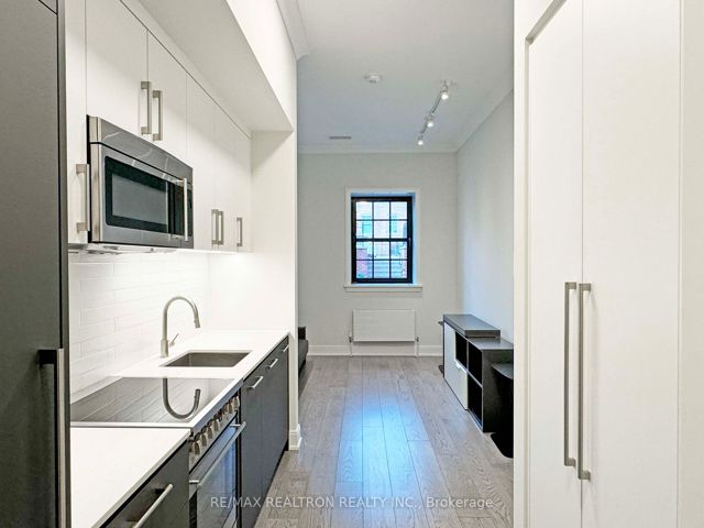 103 - 2 Clarendon Ave