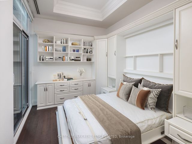 403 - 112 St Clair Ave W