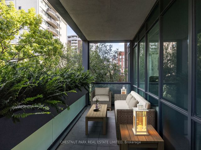 403 - 112 St Clair Ave W