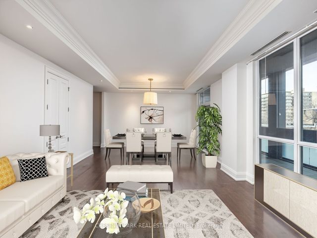 403 - 112 St Clair Ave W