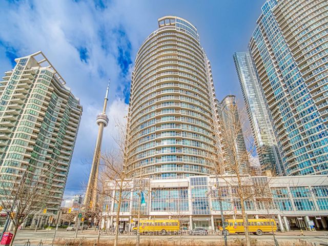 1002 - 218 Queens Quay W