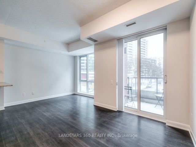 Th11 - 5168 Yonge St