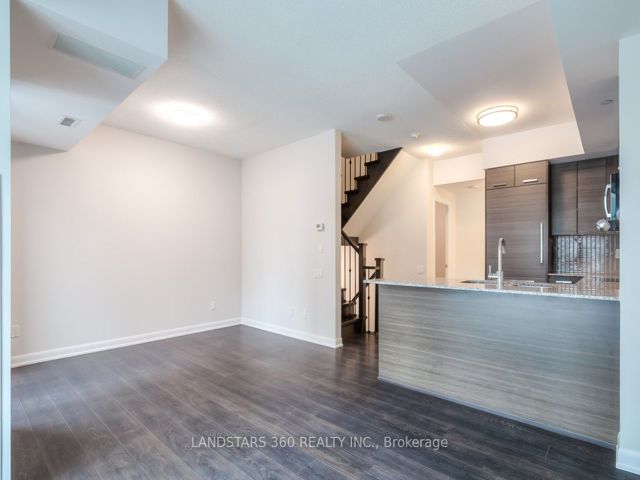 Th11 - 5168 Yonge St