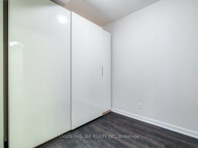 Th11 - 5168 Yonge St