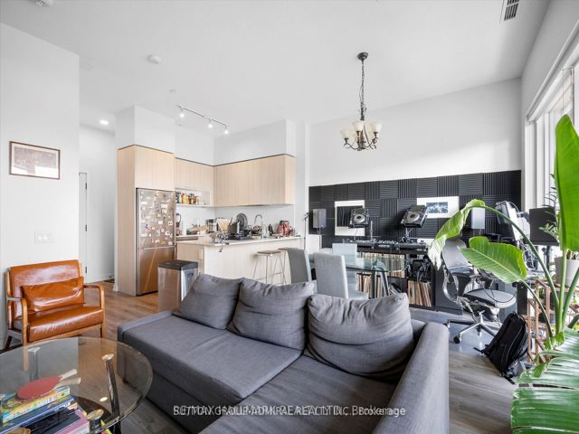 403 - 20 Tubman Ave N
