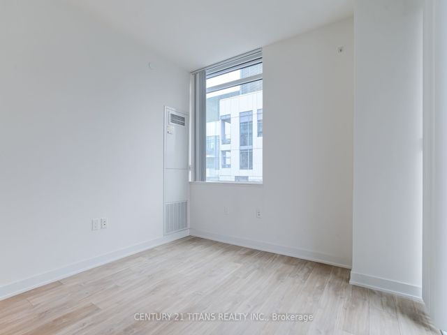 1702W - 27 Bathurst St