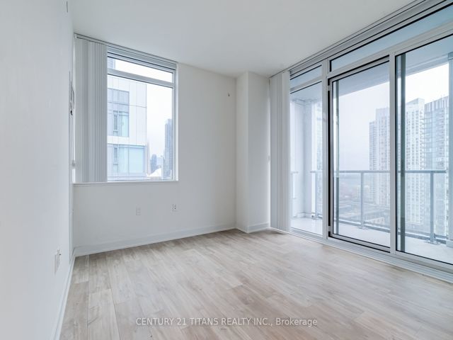 1702W - 27 Bathurst St