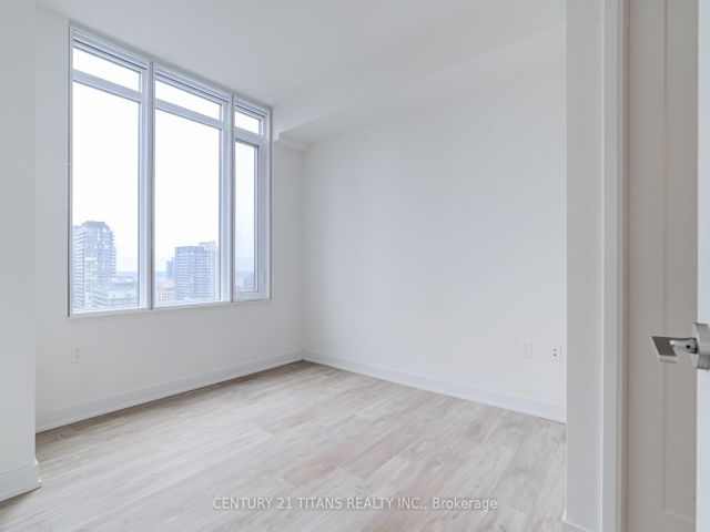 1702W - 27 Bathurst St