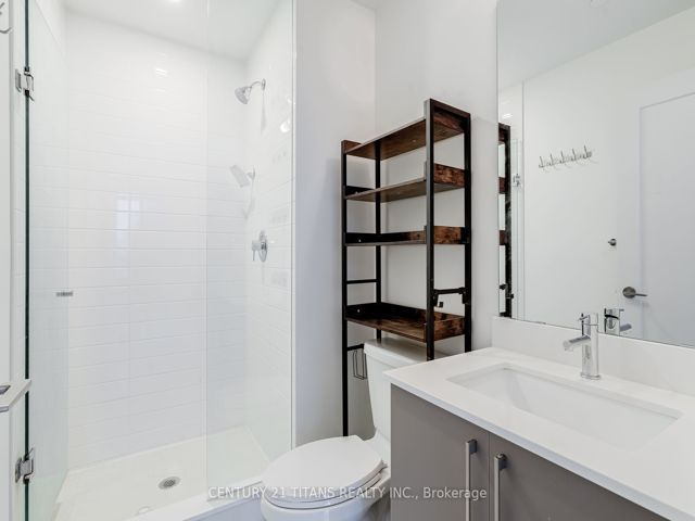 1702W - 27 Bathurst St