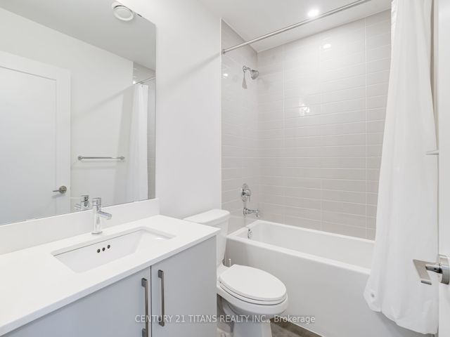 1702W - 27 Bathurst St