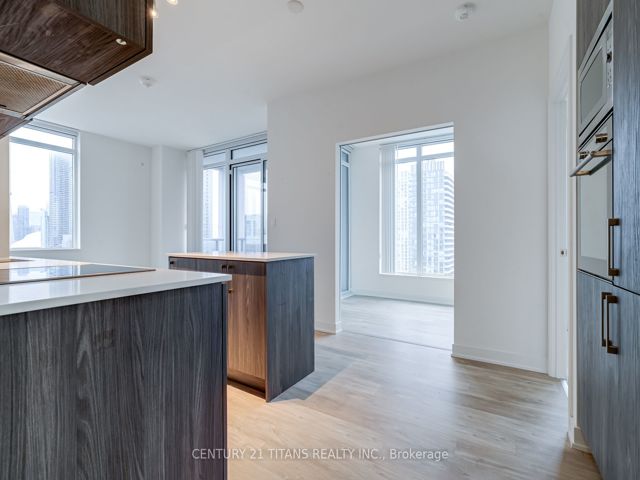 1702W - 27 Bathurst St