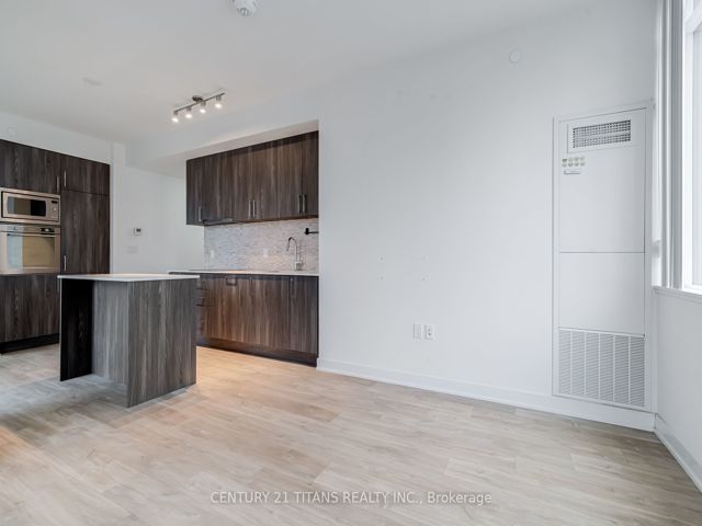 1702W - 27 Bathurst St