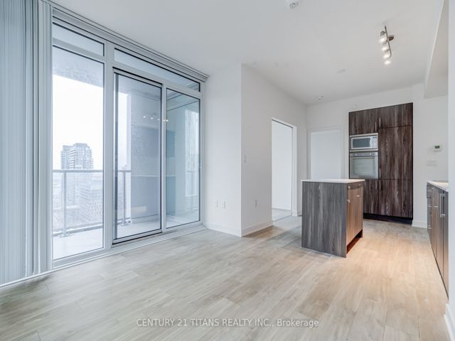 1702W - 27 Bathurst St