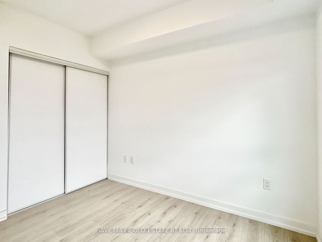 5210 - 395 Bloor St E